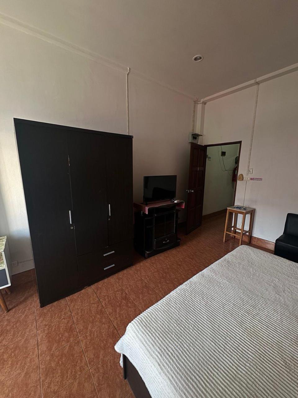 Lucky Banzaan Hotel Patong Bagian luar foto